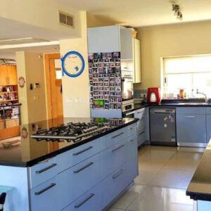 8 room villa FOR SALE in Ra’anana