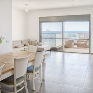 4.5 room apartment FOR SALE with a gorgeous view of the beach in Hadera