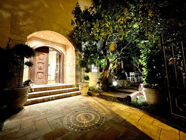 9 rooms tuscan villa FOR RENT, Ya’akov Hazan St, Ra’anana